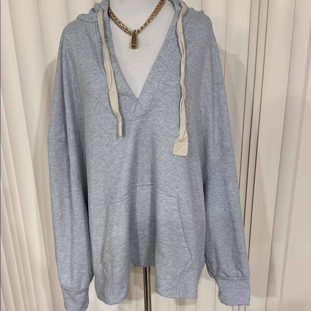 Fabletics Light Gray V-Neck Dropped  Shoulder Hoodie Sweater - Women EUC size 2X